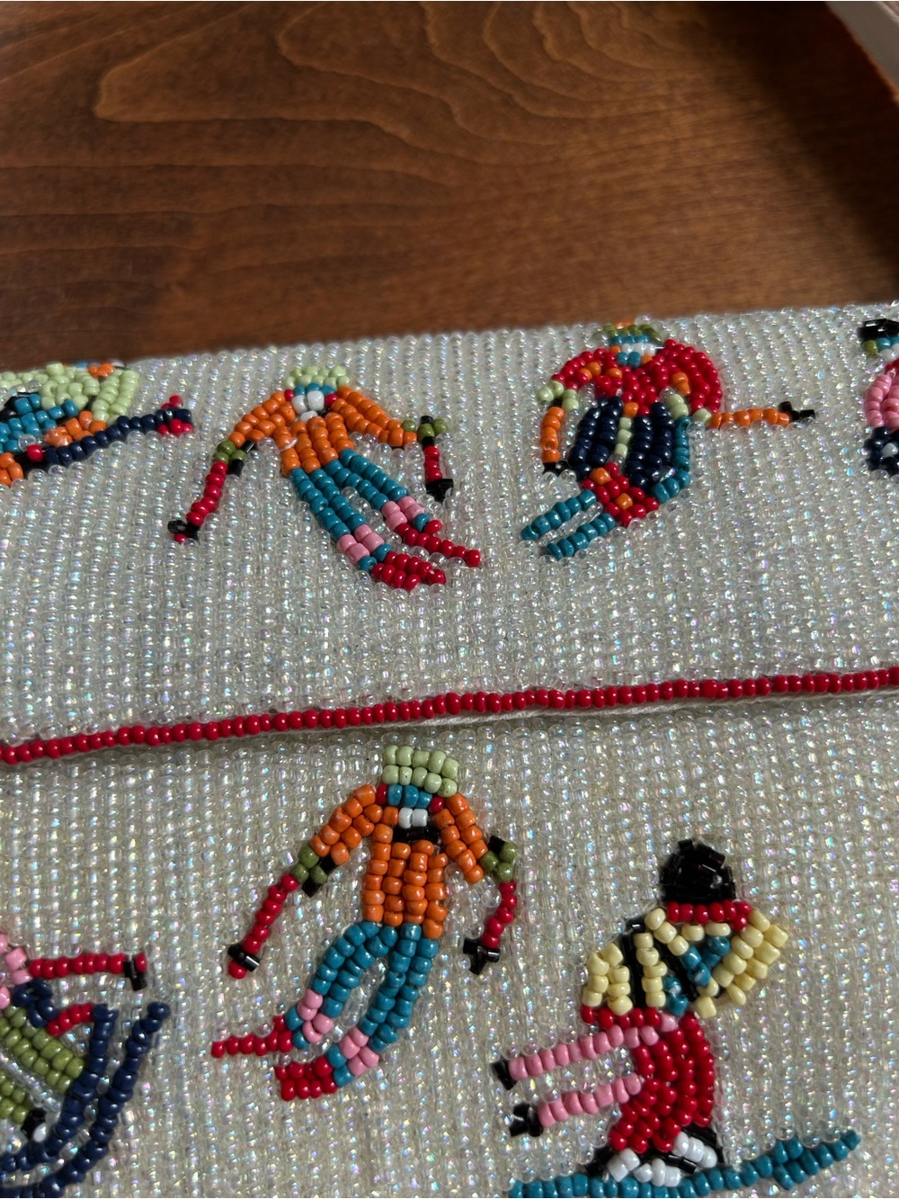 NWT Anthropologie First Edition Fiona White Beaded Ski Motif Bag with Red Trim. - Picture 9 of 13